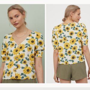 💖 2/$25 H&M Divided Sunflower Puff-Sleeve Blouse